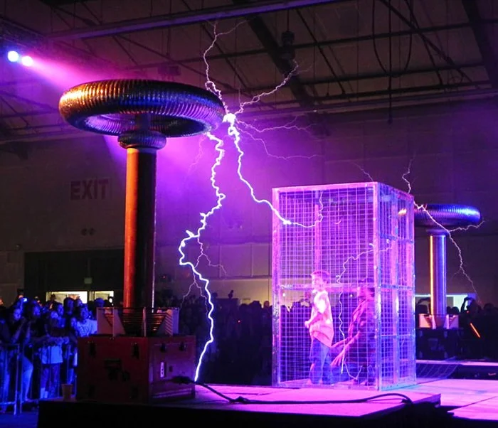A Faraday cage creating an electric field
